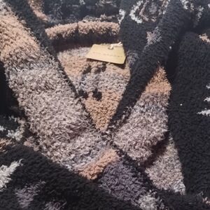 Blu Pepper Textured Knit Sweater in Black and Tan